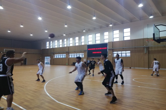 广德交警特警举行篮球友谊赛 (3).jpg